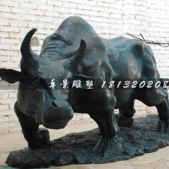 銅雕耕牛，耕地銅牛雕塑