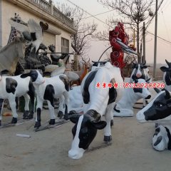 玻璃鋼奶牛雕塑，玻璃鋼奶牛圖片