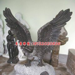 老鷹石雕，青石鷹雕塑