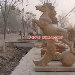 石雕奔馬，晚霞紅石雕馬