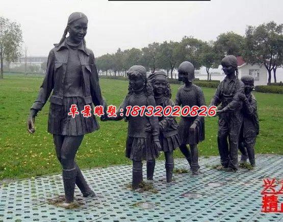 過(guò)河人物銅雕,公園人物雕塑