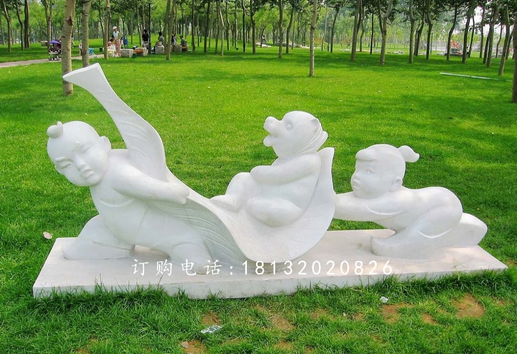 公園兒童嬉戲雕塑，兒童高興玩耍雕塑