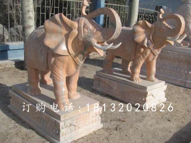 象鼻向上大象石雕，晚霞紅大象雕塑