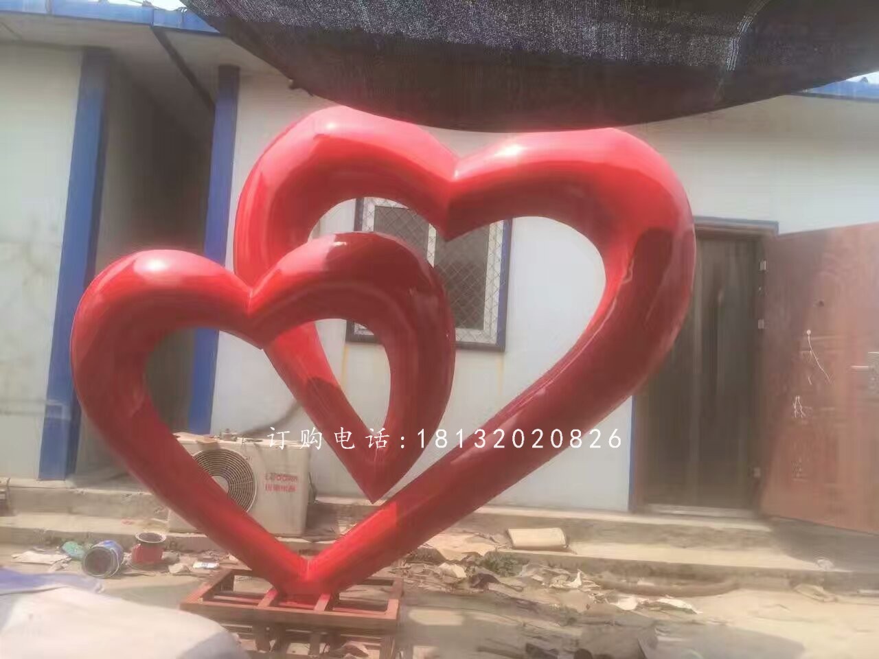 步行街景觀雕塑，玻璃鋼心連心