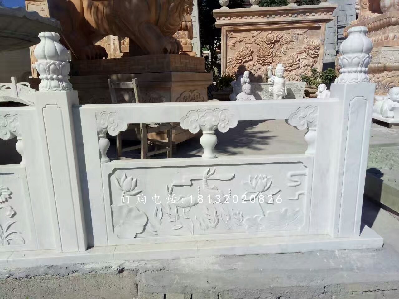 漢白玉欄板石雕，荷花與魚欄板雕塑