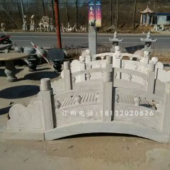 青石小橋雕塑，河邊石雕橋