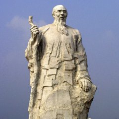 廣場名人石雕，齊白石石雕