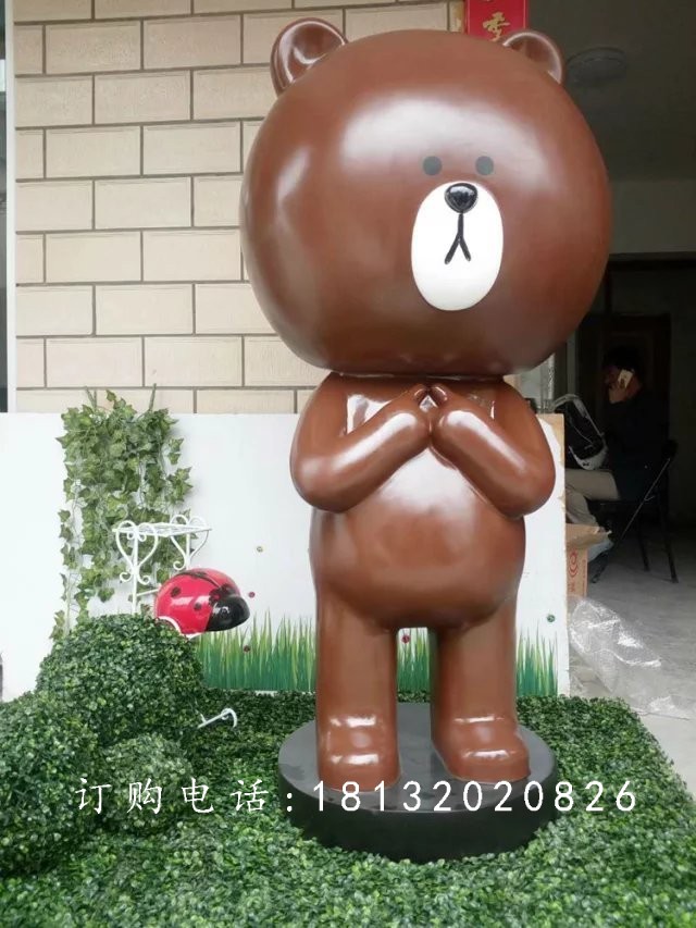 玻璃鋼布朗熊雕塑，卡通玻璃鋼小熊雕塑 