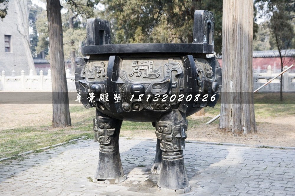 仿古銅鼎，廣場三足銅鼎