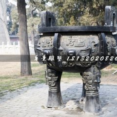 仿古銅鼎，廣場三足銅鼎