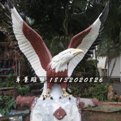 玻璃鋼老鷹雕塑，雄鷹展翅雕塑