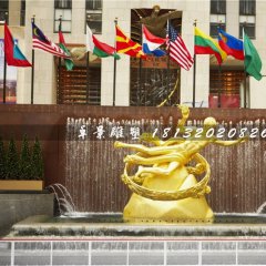 普羅米修斯銅雕，廣場人物銅雕