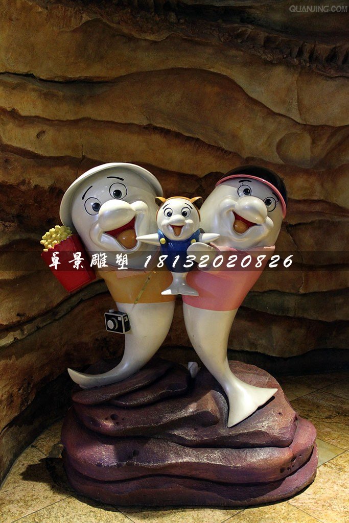小海豚一家雕塑，玻璃鋼卡通雕塑