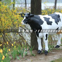 奶牛雕塑，公園玻璃鋼仿真奶牛雕塑