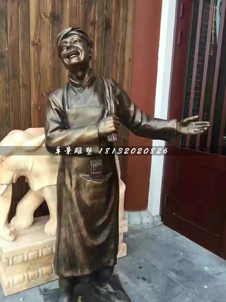 店小二銅雕，飯店門口人物銅雕 (1)
