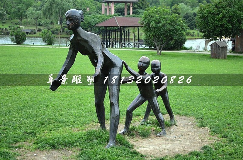 老鷹捉小雞銅雕，公園抽象人物雕塑