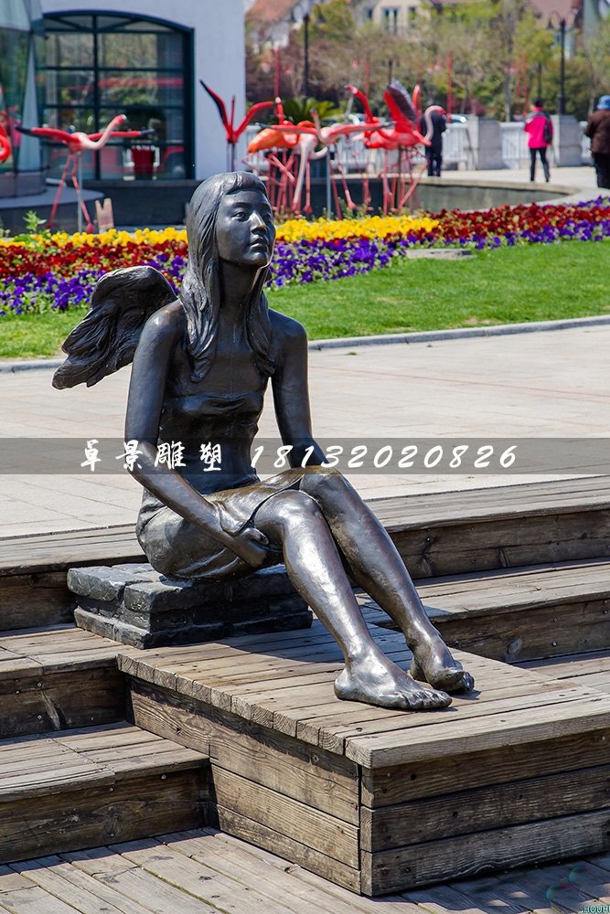 坐在路邊的少女銅雕，公園人物雕塑