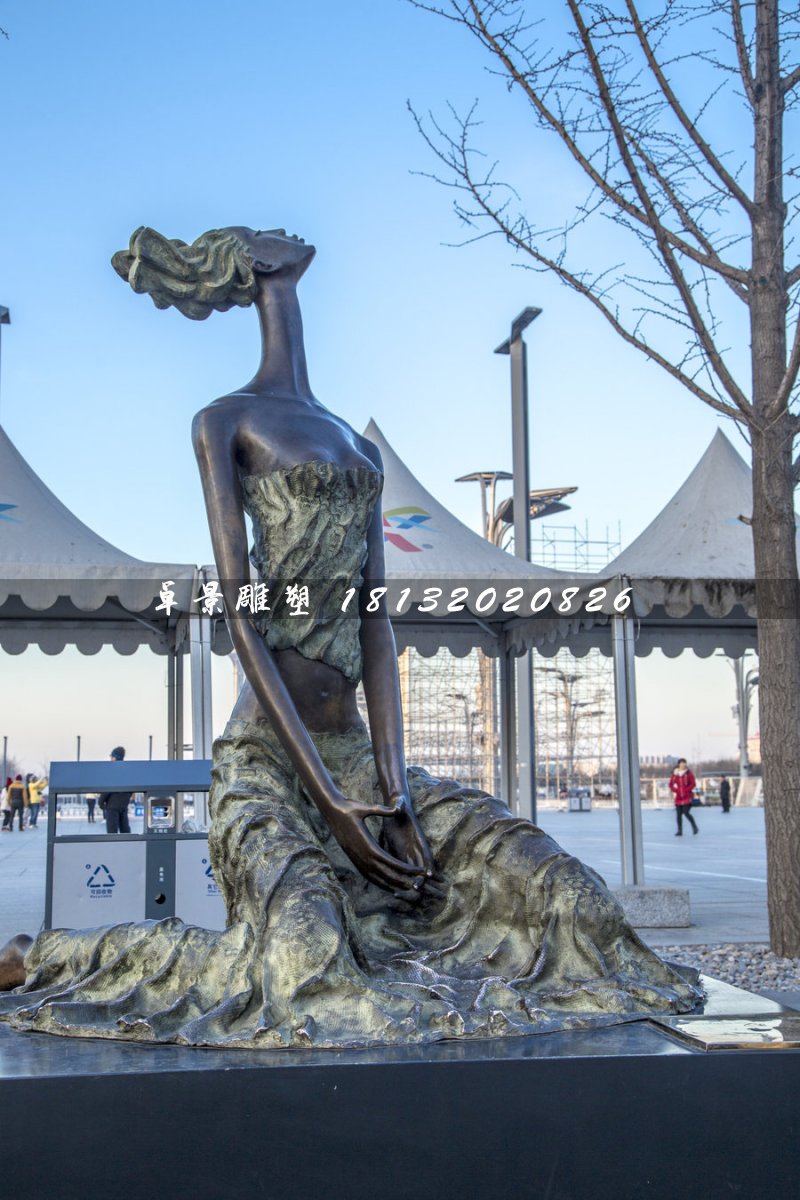 仰望藍(lán)天的少女銅雕，公園景觀雕塑