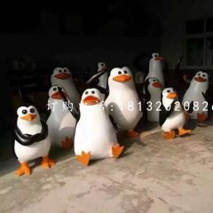 卡通小企鵝雕塑玻璃鋼卡通動(dòng)物