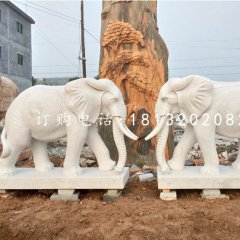 象鼻向下大象石雕，公園動物石雕