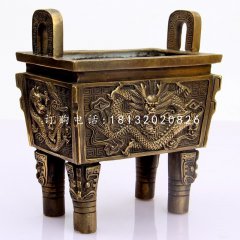 龍浮雕鼎，四足銅鼎