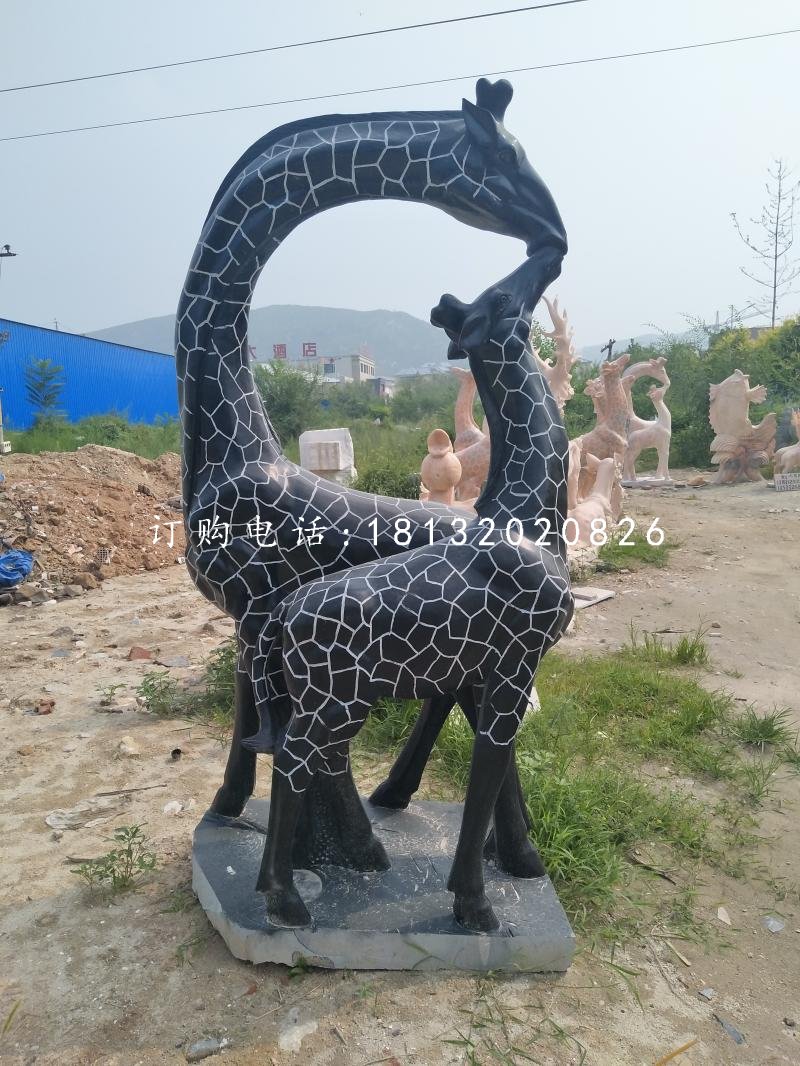 親嘴鹿石雕，青石動物雕塑