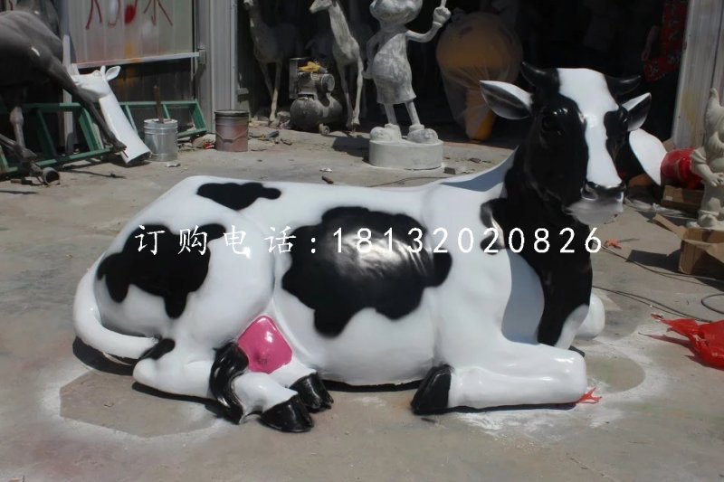 臥著的奶牛雕塑，玻璃鋼動物雕塑 (1)