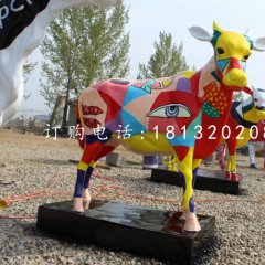 小牛雕塑，玻璃鋼彩繪動(dòng)物