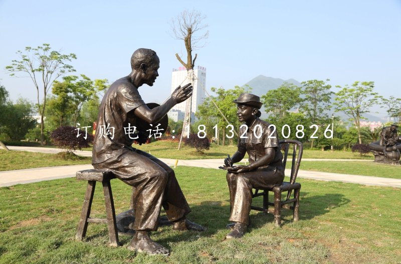 采訪雕塑，公園人物銅雕