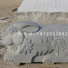 小兔子石雕，青石動(dòng)物雕塑