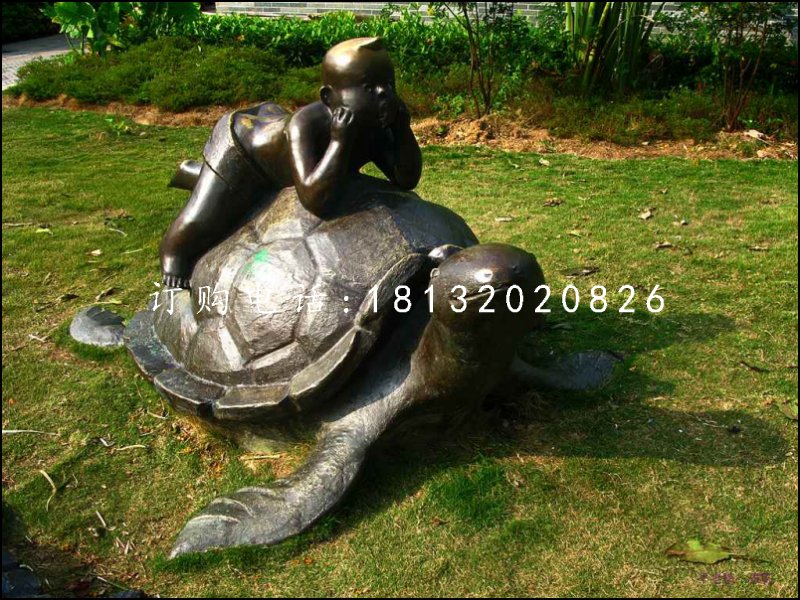 趴在烏龜上的小男孩銅雕，公園銅雕