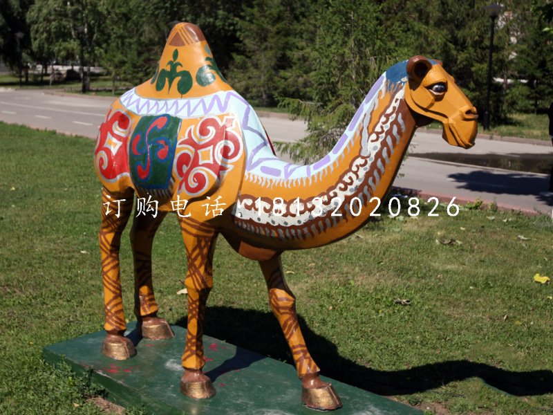 玻璃鋼駱駝雕塑，彩繪動(dòng)物