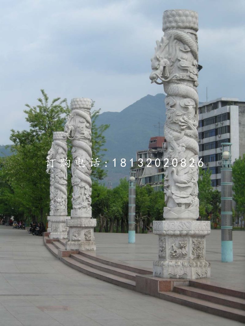 廣場(chǎng)石雕柱子，盤龍柱石雕