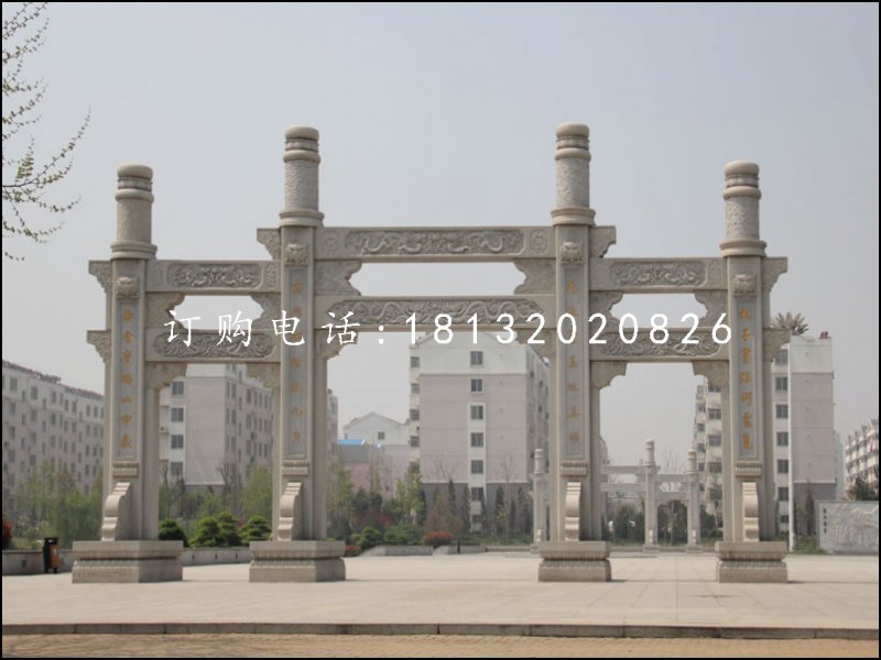 廣場(chǎng)石牌坊,三門牌坊石雕