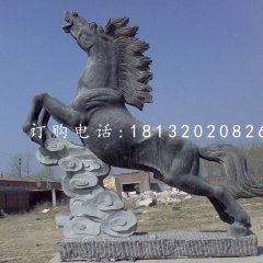 馬踏祥云石雕，青石馬雕塑