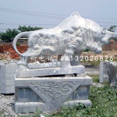 青石拓荒牛，廣場石雕牛