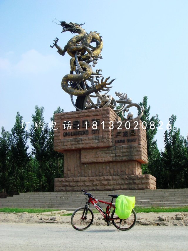 不銹鋼蛟龍出海，城市景觀雕塑