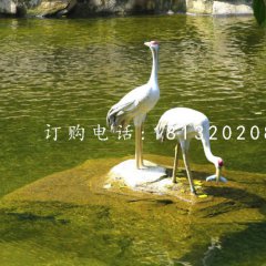 吃魚的仙鶴雕塑 玻璃鋼動(dòng)物雕塑