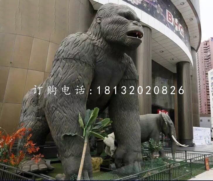 仿真大猩猩雕塑，玻璃鋼動(dòng)物雕塑.jpg