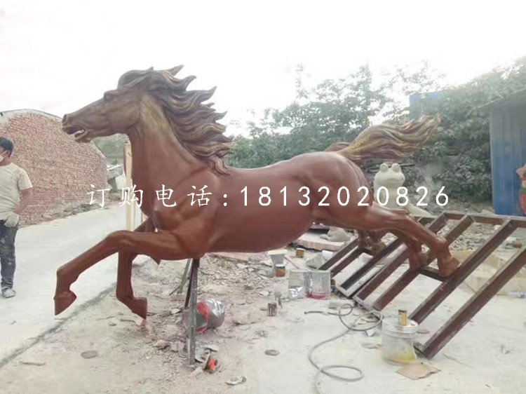 奔跑的馬雕塑，玻璃鋼動物雕塑.jpg