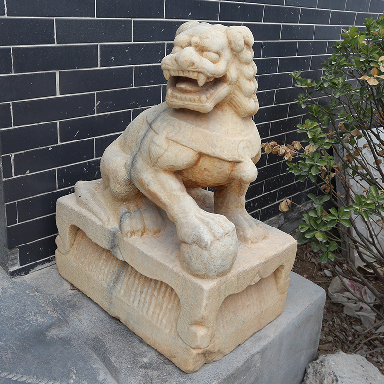 踩球石獅子，庭院門口石雕