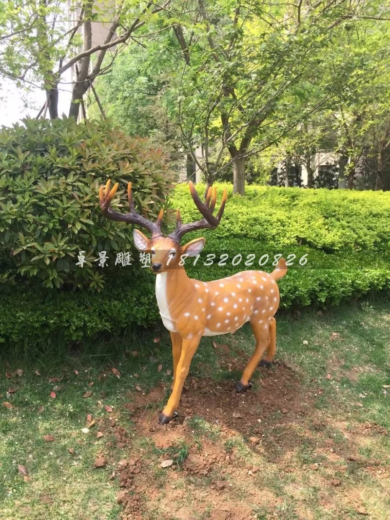 玻璃鋼梅花鹿雕塑，公園動(dòng)物雕塑